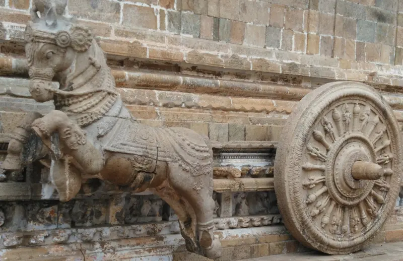 Second carved horse and spoked wheel on the chariot hall wall