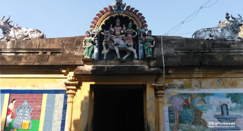 Sculptures of Shiva and Parvathy on the bull over a doorway