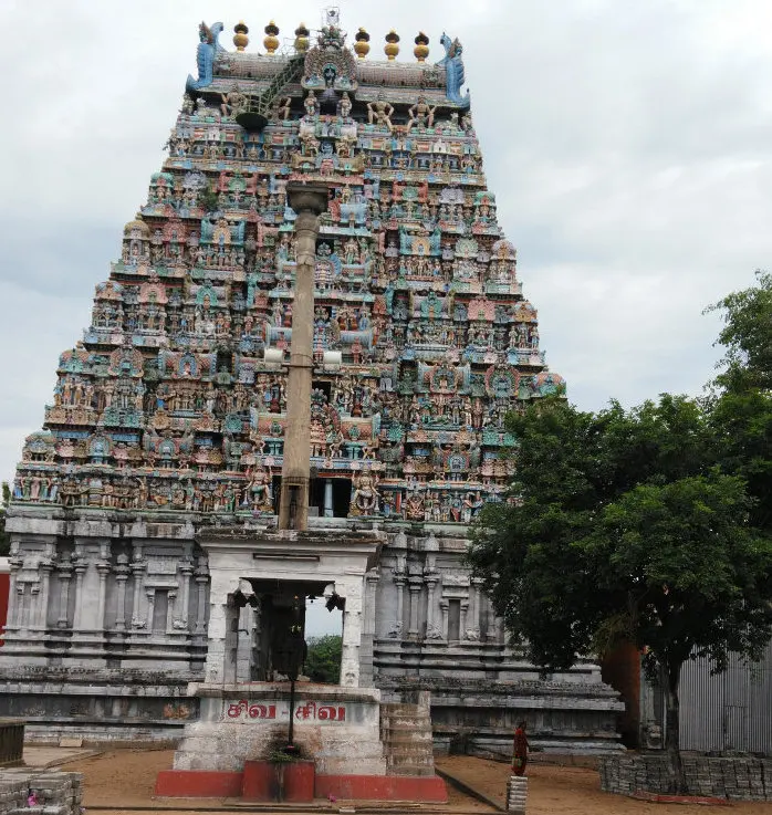 A view within the Karuvur temple, placed after the story of Eripatha Nayanar