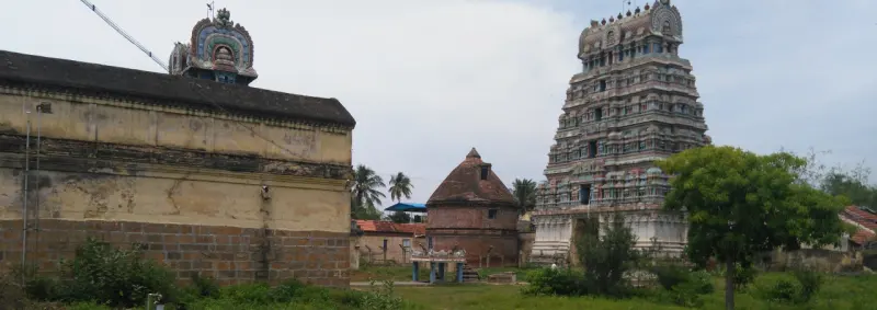 The conical granary between the temple wall and the gopuram