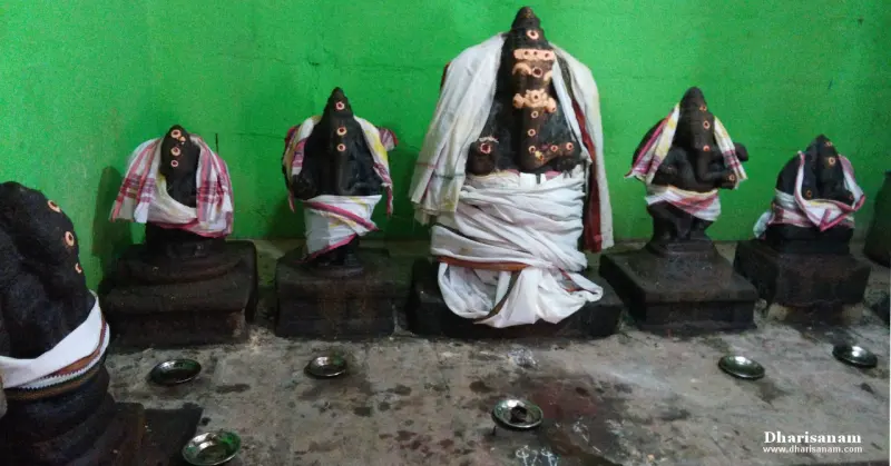 Six dark stone idols of Vinayakar in a row, with a larger one in the centre
