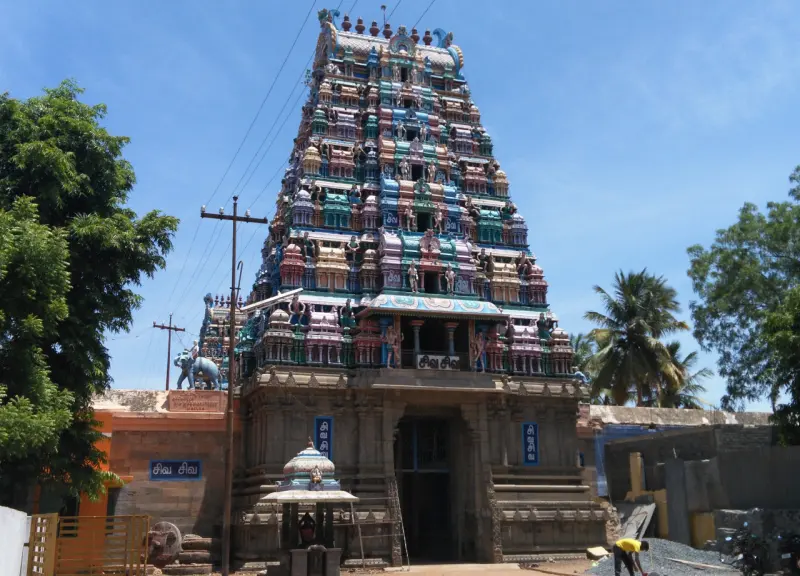 The tiered, colourfully painted Rajagopuram
