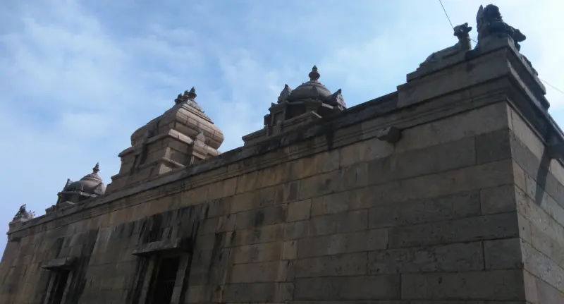 Stone tower domes with lion figures against the sky