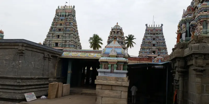 A view of the temple, placed before the Pathigam.