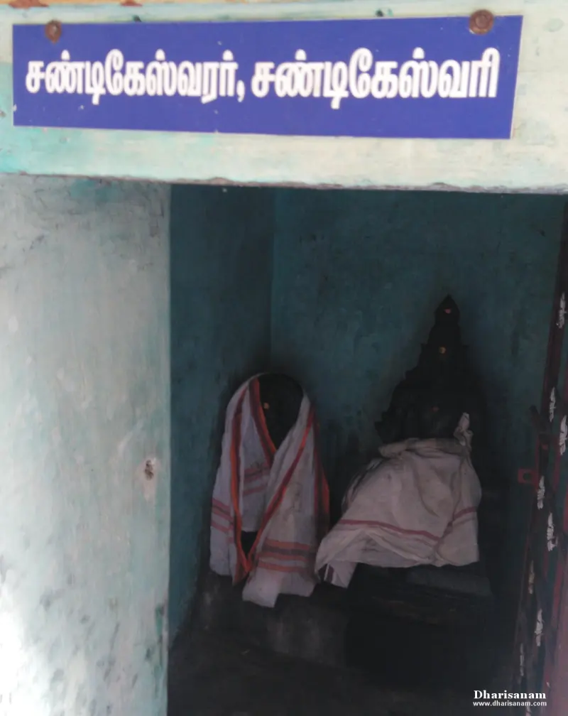 Two dark idols in white cloths in a green-walled niche, under a blue board naming Chandikeswarar and Chandikeswari.